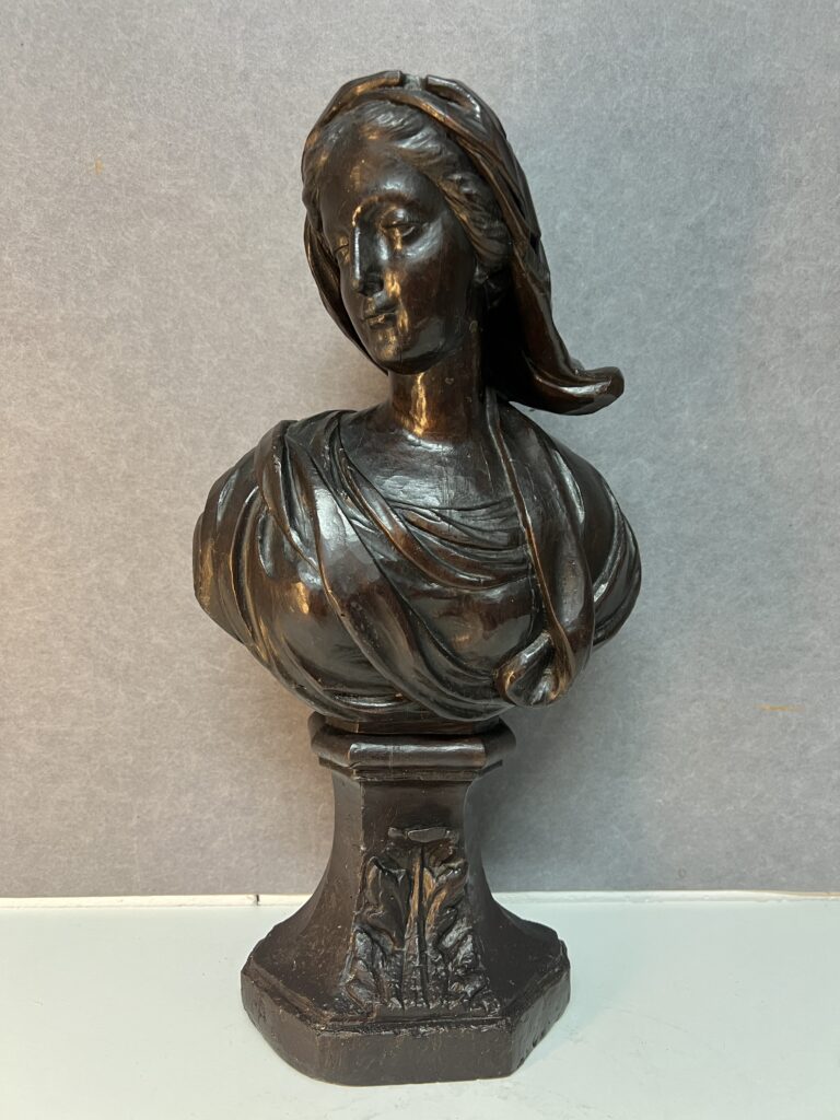 Buste de femme en bois sculpté époque XVIIIe siècle ABN Antiquités