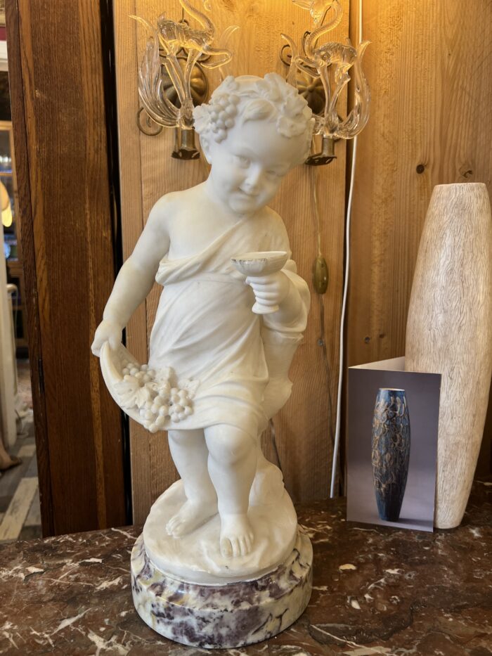 Joseph d'Aste (1881-1945) superbe statue statuette de l'enfant Bacchus en marbre blanc 51 cm, Antiquités brocante