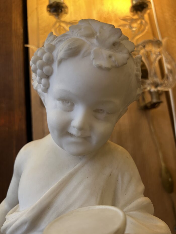 Joseph d'Aste (1881-1945) superbe statue statuette de l'enfant Bacchus en marbre blanc 51 cm, Antiquités brocante