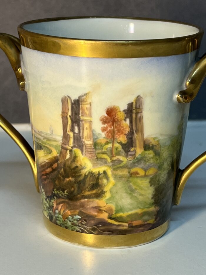 Rare tasse couvert à deux anses en porcelaine Allemande KTM du début du XIXe siècle à décor lacustre, Antiquités brocante