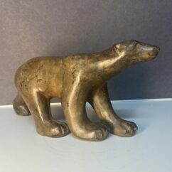 Epreuve en bronze à patine brun vert nuancé représentant l'ours blanc, Antiquités et brocante