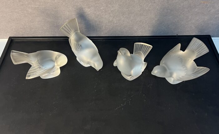 Ensemble de 4 Moineaux en Cristal Lalique France, par Marc Lalique, Antiquités et brocante