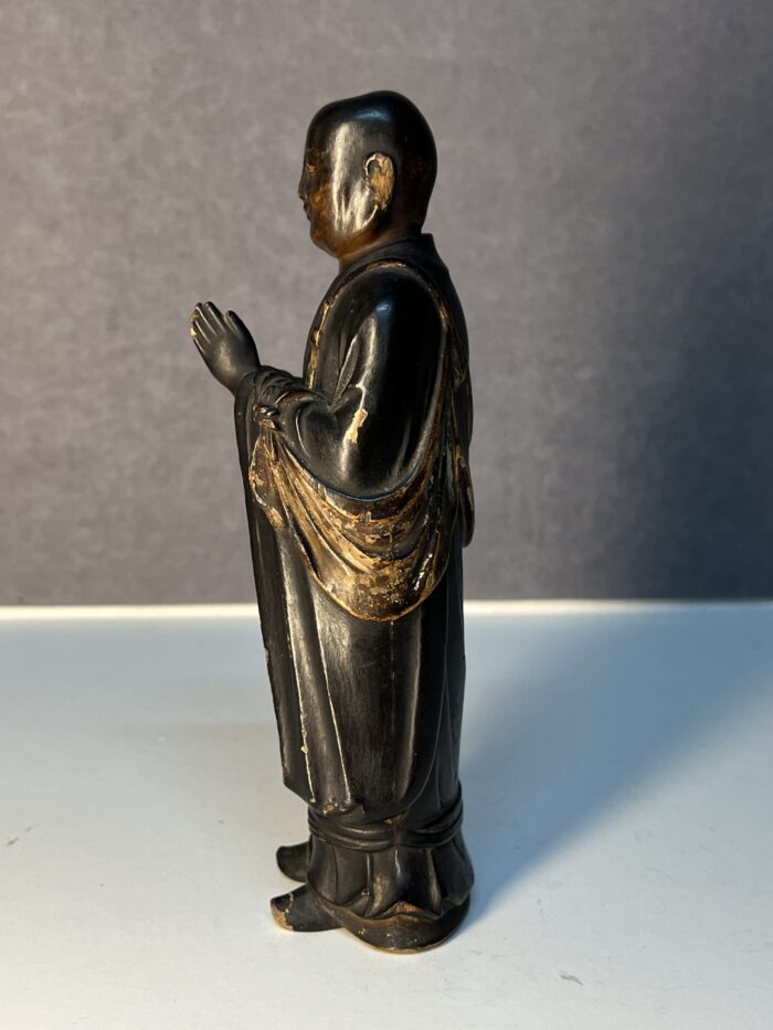 Statuette de prière, moine Bouddhiste bois sculpté