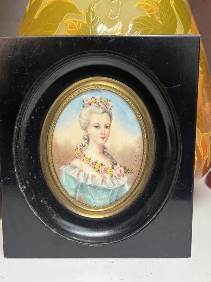 Miniature ancienne, réalisée à la fin du XIXe siècle et signée par l’artiste J. Cavana