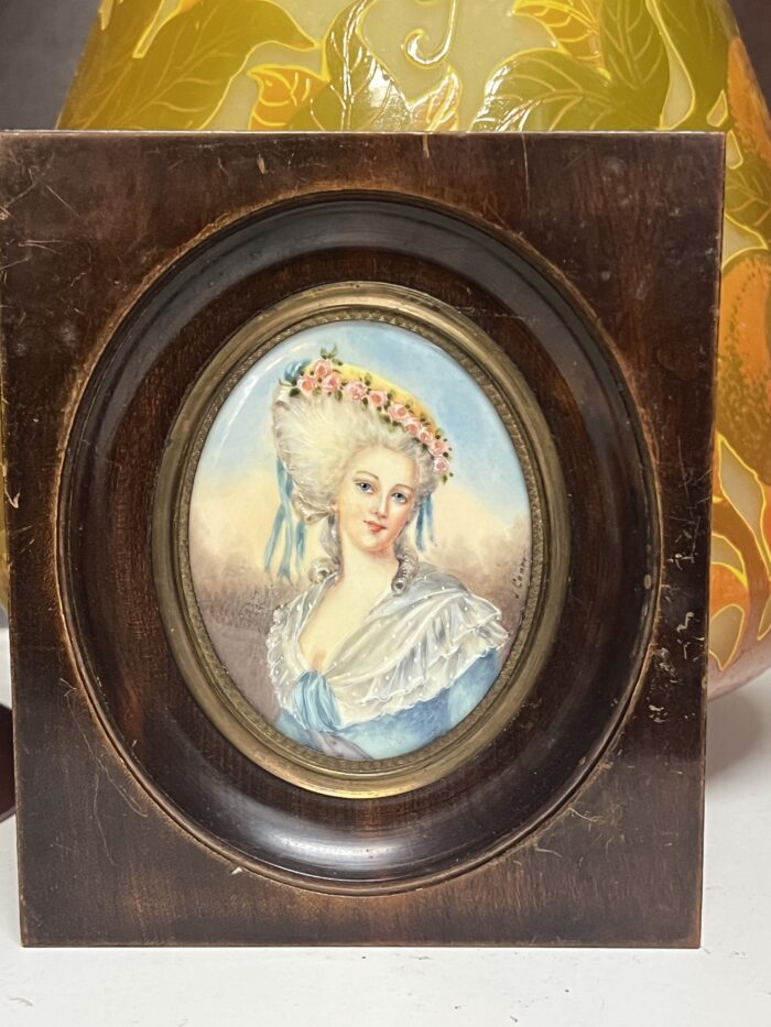 Miniature ancienne, réalisée à la fin du XIXe siècle et signée par l’artiste J. Cavana