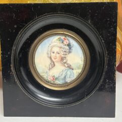 Miniature ancienne, réalisée à la fin du XIXe siècle et signée par l’artiste J. Cavana