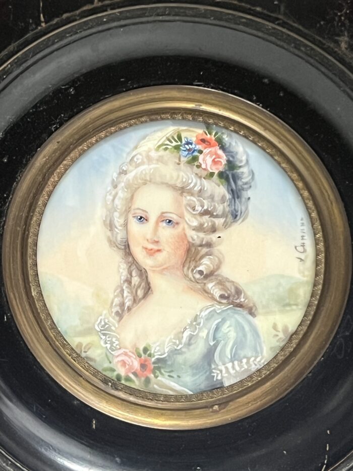 Miniature ancienne, réalisée à la fin du XIXe siècle et signée par l’artiste J. Cavana