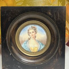 Miniature ancienne, réalisée à la fin du XIXe siècle et signée par l’artiste J. Cavana