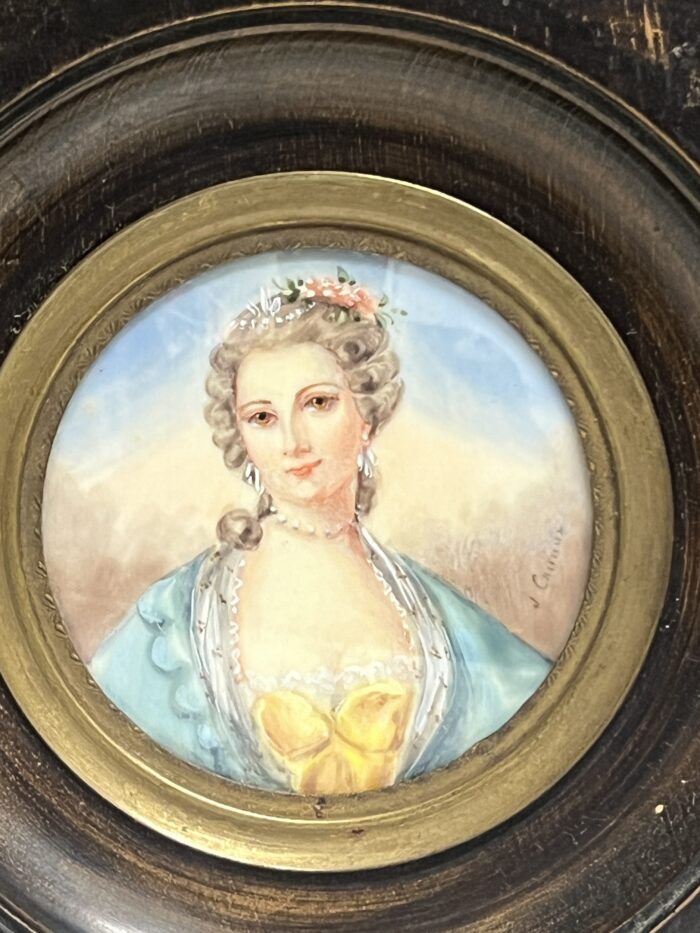 Miniature ancienne, réalisée à la fin du XIXe siècle et signée par l’artiste J. Cavana