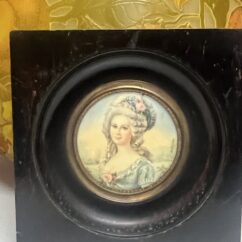 Miniature ancienne, réalisée à la fin du XIXe siècle et signée par l’artiste J. Cavana