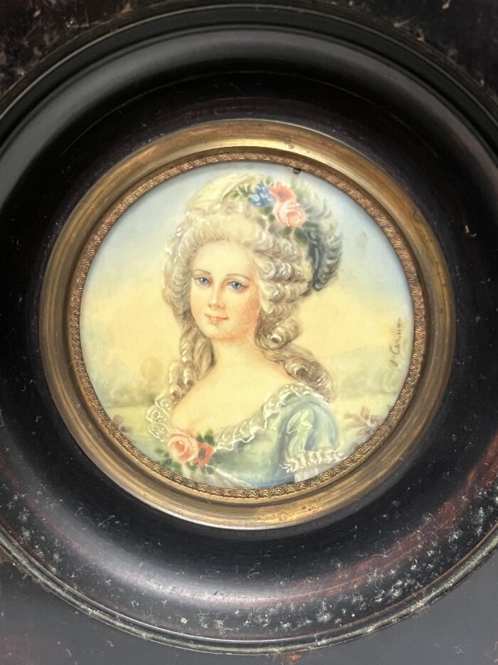 Miniature ancienne, réalisée à la fin du XIXe siècle et signée par l’artiste J. Cavana