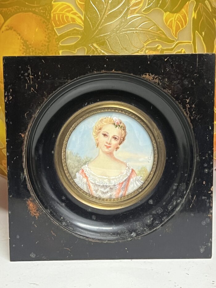 Miniature ancienne, réalisée à la fin du XIXe siècle et signée par l’artiste J. Cavana