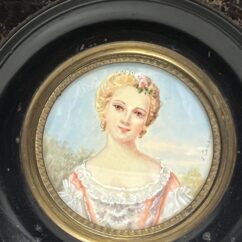 Miniature ancienne, réalisée à la fin du XIXe siècle et signée par l’artiste J. Cavana