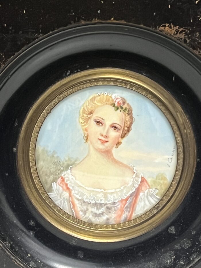 Miniature ancienne, réalisée à la fin du XIXe siècle et signée par l’artiste J. Cavana