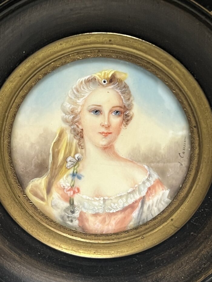 Miniature ancienne, réalisée à la fin du XIXe siècle et signée par l’artiste J. Cavana