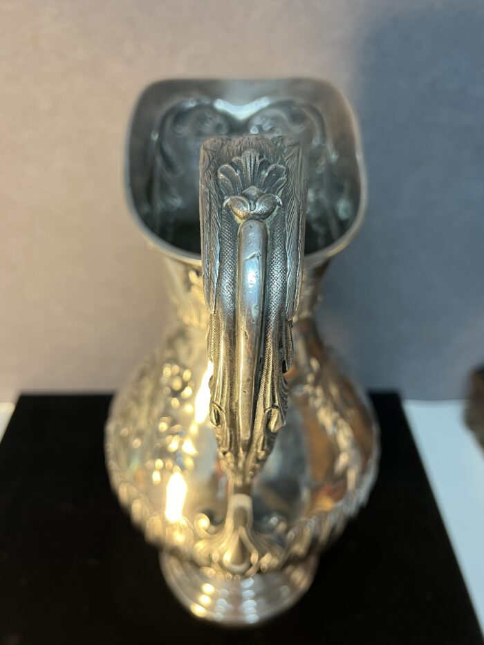 Magnifique grand pichet art nouveau en métal argenté vers 1900