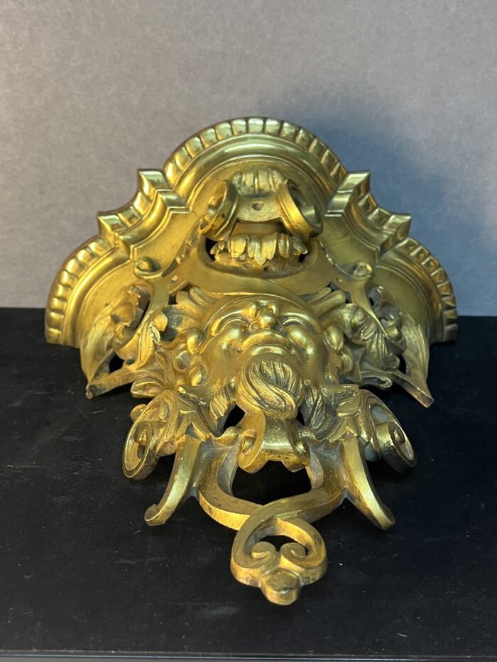 Paire de consoles d'appliques en bronze doré, mascarons, XIXe siècle