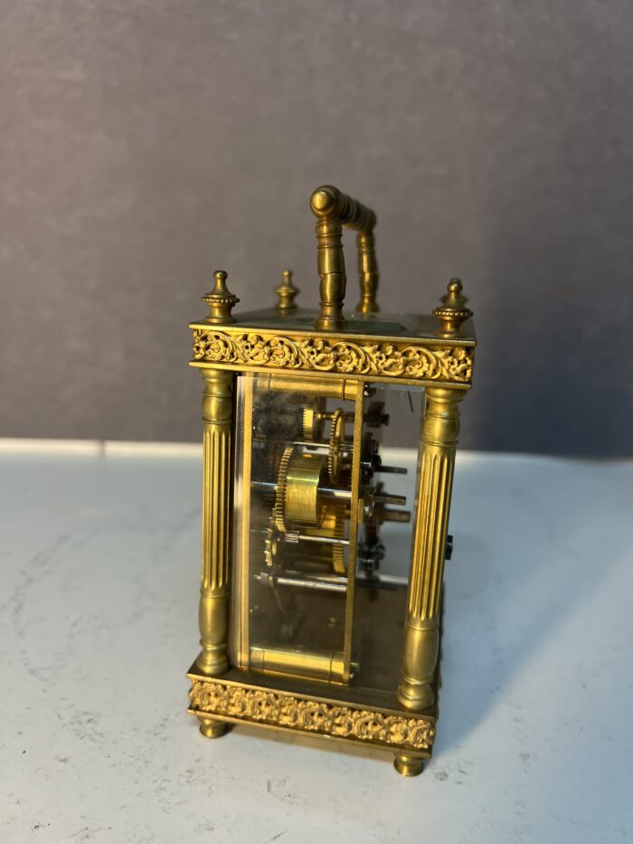 Pendulette d'officier, horloge réveil de voyage en bronze et laiton doré