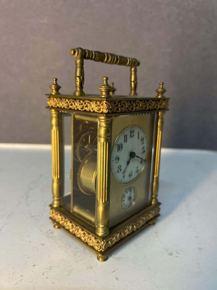 Pendulette d'officier, horloge réveil de voyage en bronze et laiton doré