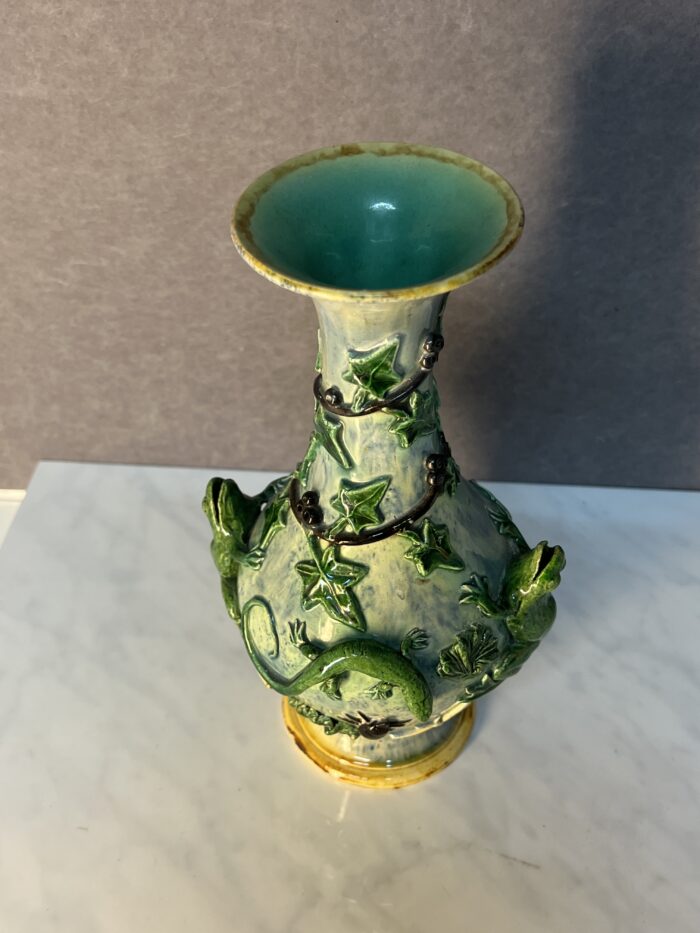 Vase Majolica Palissy, datant de l'époque victorienne vers 1890