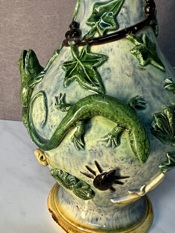 Vase Majolica Palissy, datant de l'époque victorienne vers 1890