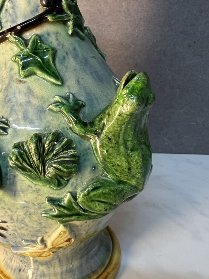 Vase Majolica Palissy, datant de l'époque victorienne vers 1890