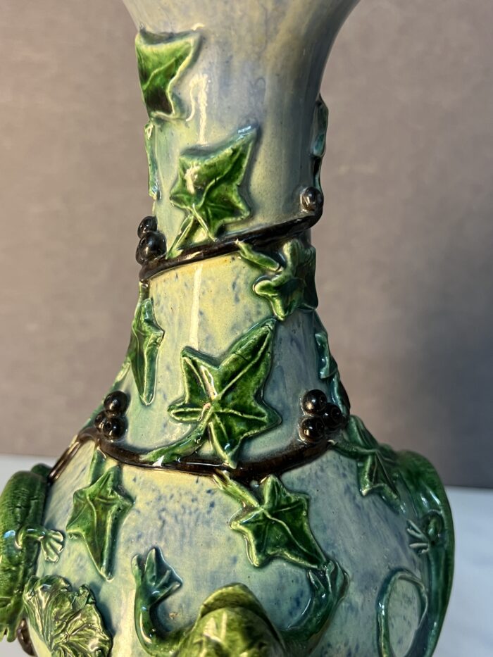 Vase Majolica Palissy, datant de l'époque victorienne vers 1890