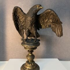 Superbe sculpture de qualité, grand aigle royal aux ailes déployées