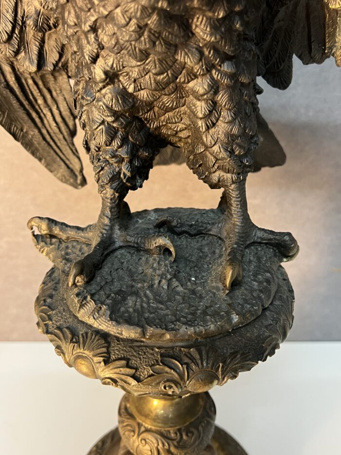 Superbe sculpture de qualité, grand aigle royal aux ailes déployées