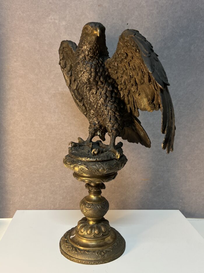 Superbe sculpture de qualité, grand aigle royal aux ailes déployées