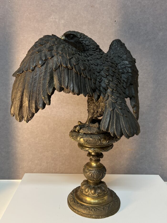 Superbe sculpture de qualité, grand aigle royal aux ailes déployées