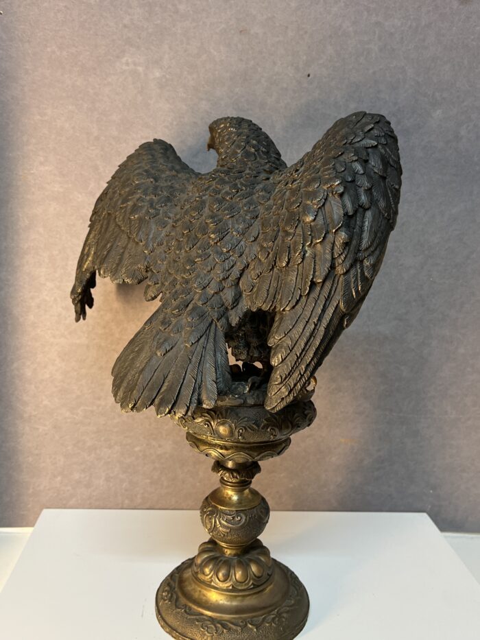 Superbe sculpture de qualité, grand aigle royal aux ailes déployées