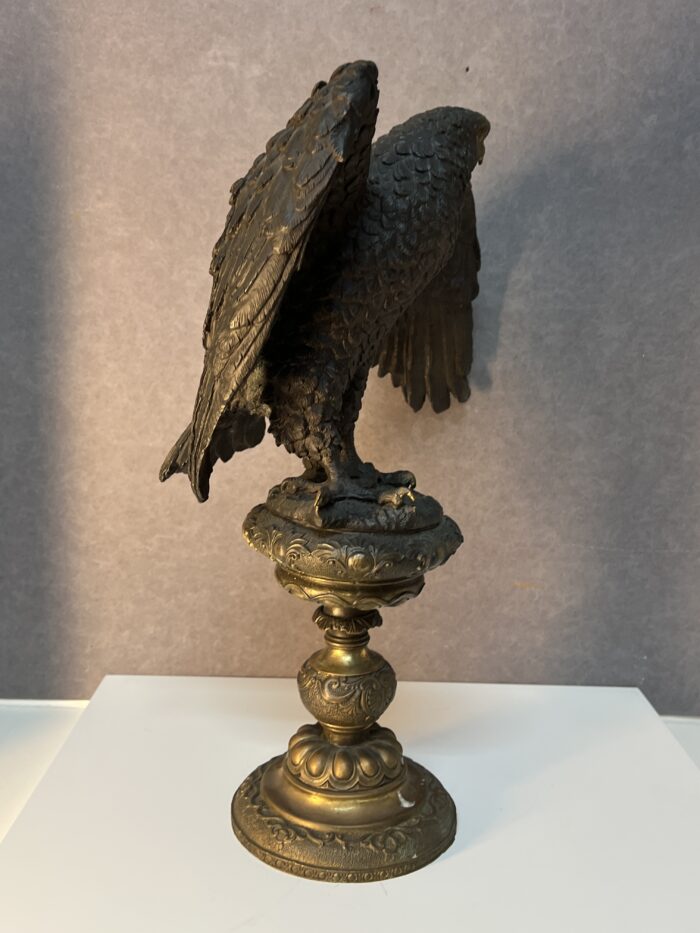 Superbe sculpture de qualité, grand aigle royal aux ailes déployées