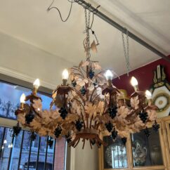 Lustre vintage en tôle peinte vers 1970, motif de feuillages automnal