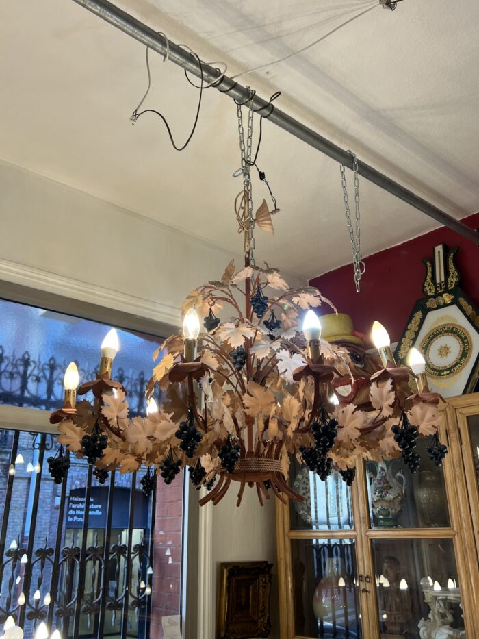 Lustre vintage en tôle peinte vers 1970, motif de feuillages automnal