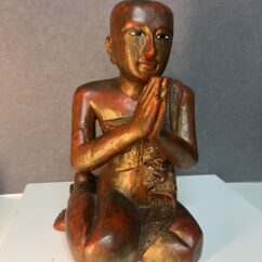 Statue traditionnelle Birmane, Bouddha en bois sculpté XXe siècle
