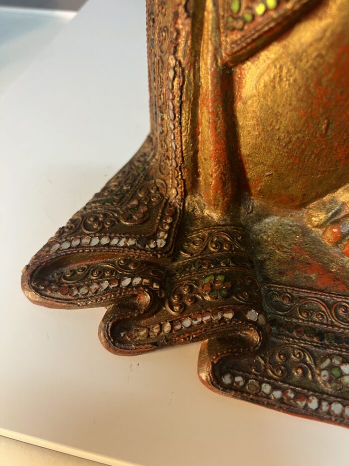Statue traditionnelle Birmane, Bouddha en bois sculpté XXe siècle – Image 9