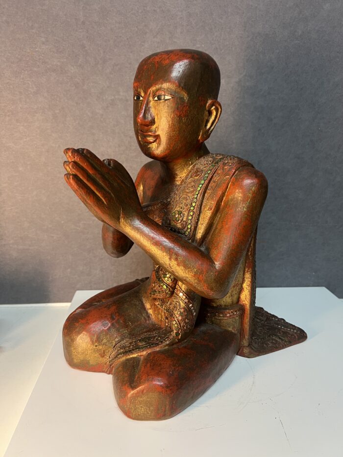 Statue traditionnelle Birmane, Bouddha en bois sculpté XXe siècle