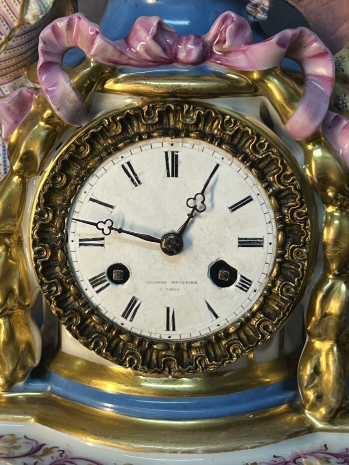 Pendule romantique en biscuit et porcelaine, Grignon Meusnier à Paris, XIXe siècle