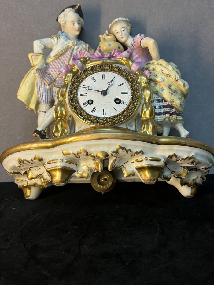 Pendule romantique en biscuit et porcelaine, Grignon Meusnier à Paris, XIXe siècle