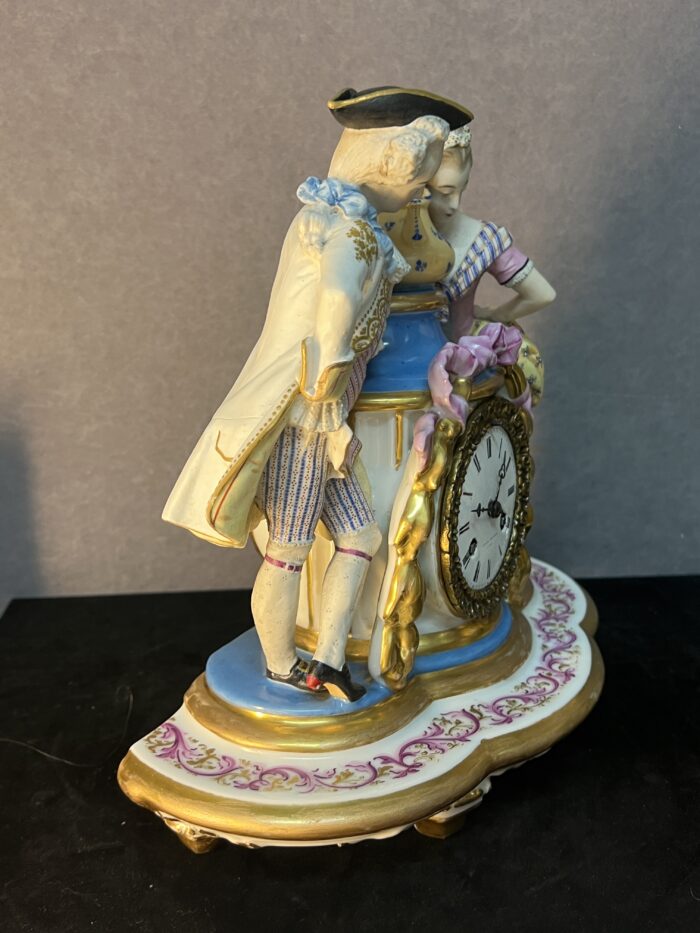 Pendule romantique en biscuit et porcelaine, Grignon Meusnier à Paris, XIXe siècle