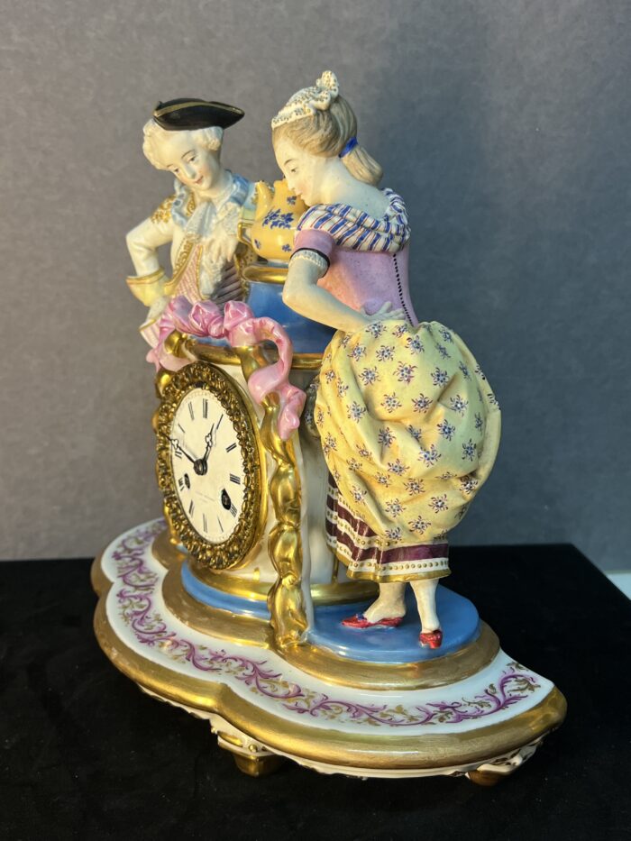 Pendule romantique en biscuit et porcelaine, Grignon Meusnier à Paris, XIXe siècle