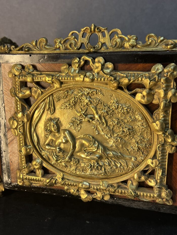 Très belle jardinière de table XIXe siècle en bois de placage et ornement en bronze doré estampillée FM