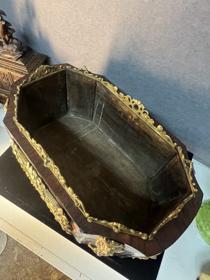 Très belle jardinière de table XIXe siècle en bois de placage et ornement en bronze doré estampillée FM