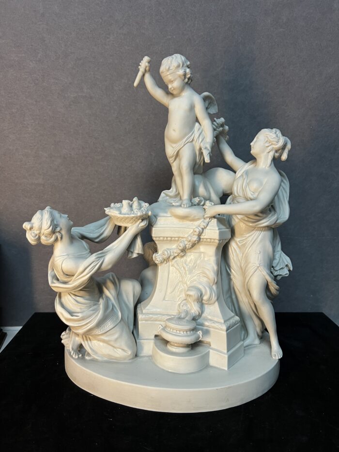 L'offrande à l'amour, biscuit de porcelaine d'après Louis-Simon Boizot (1743-1809)