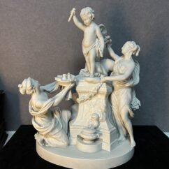 L'offrande à l'amour, biscuit de porcelaine d'après Louis-Simon Boizot (1743-1809)