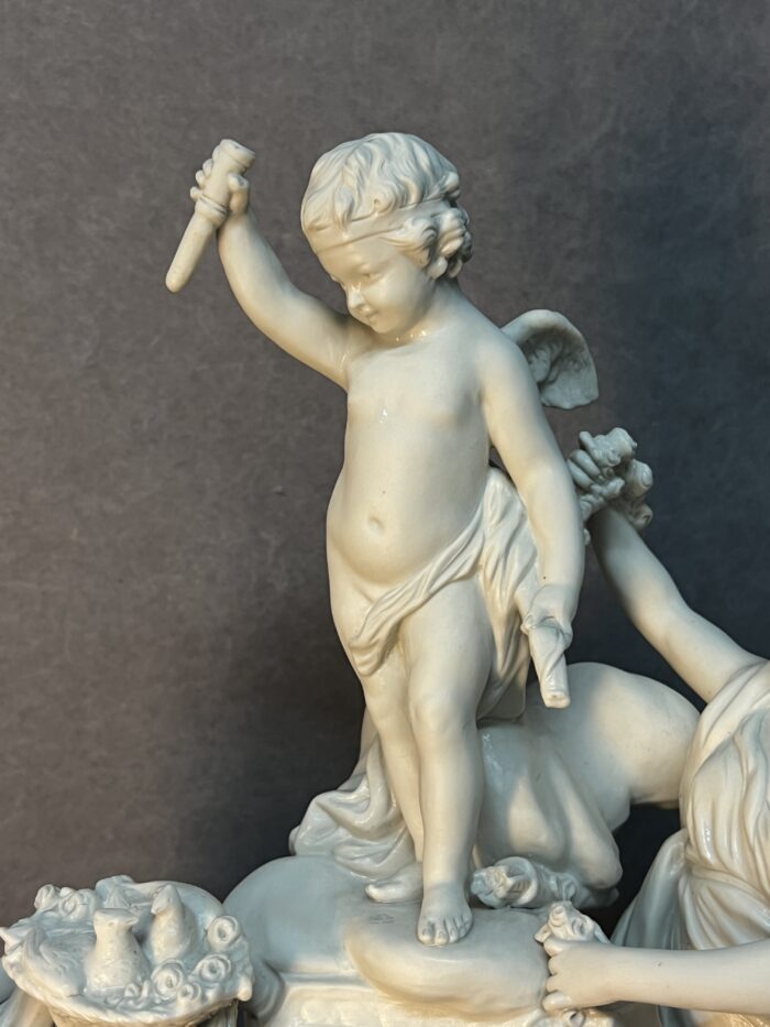 L'offrande à l'amour, biscuit de porcelaine d'après Louis-Simon Boizot (1743-1809)