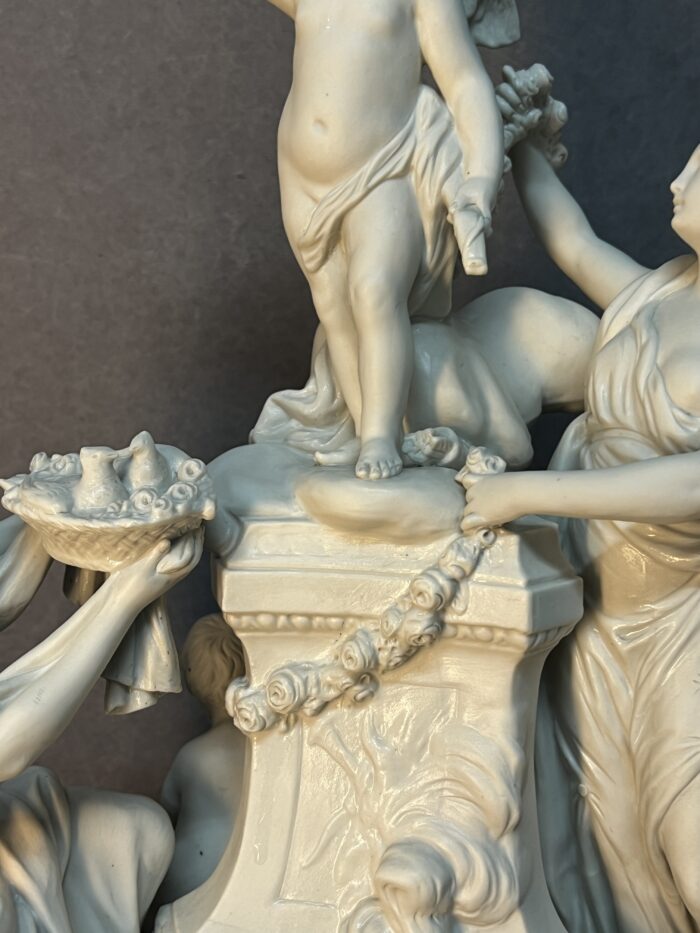 L'offrande à l'amour, biscuit de porcelaine d'après Louis-Simon Boizot (1743-1809)
