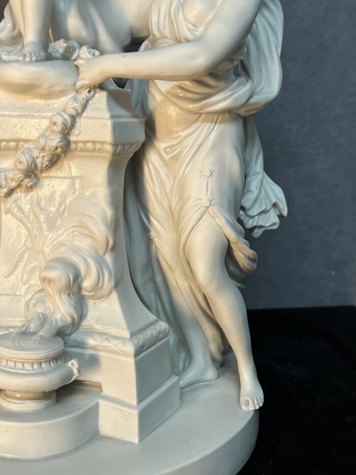 L'offrande à l'amour, biscuit de porcelaine d'après Louis-Simon Boizot (1743-1809)