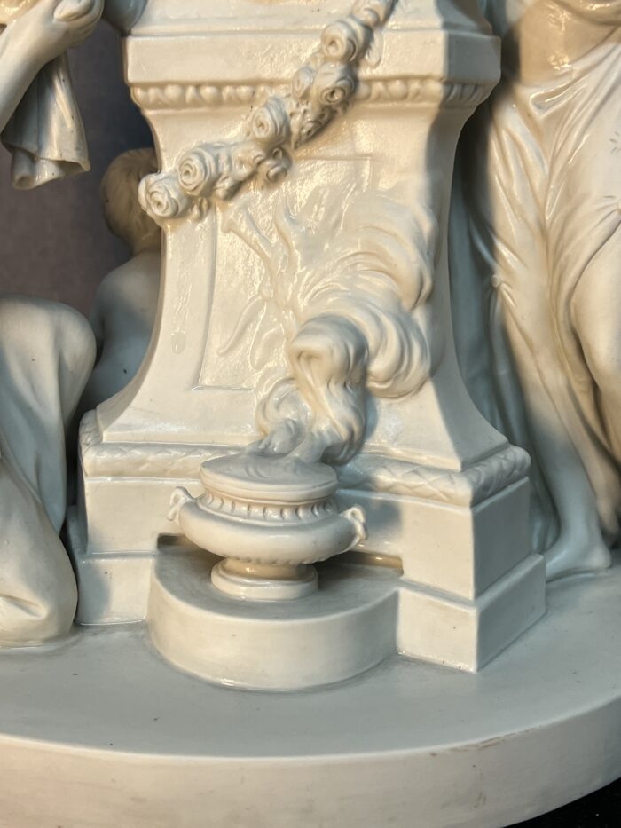L'offrande à l'amour, biscuit de porcelaine d'après Louis-Simon Boizot (1743-1809)